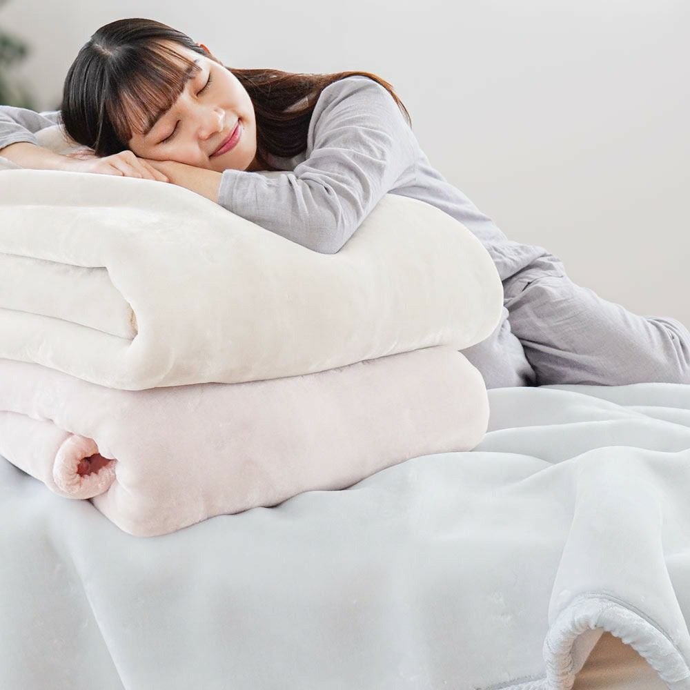 西川 しっかり厚手の毛布 セミダブル 重い 肉厚 メガオーロラ | ね