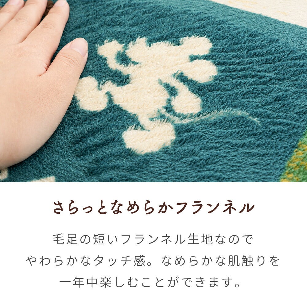 手でなでたフランネル生地のなめらかな表面