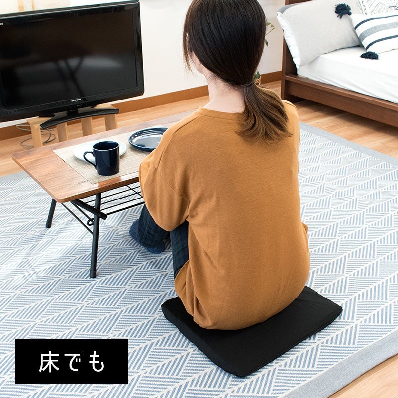 ZEROGravity 2層ジェルクッション 約4.5cm 床に敷いて使うイメージ